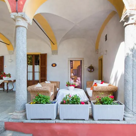 Sleeps 5 With Pool And Wifi Appartamento