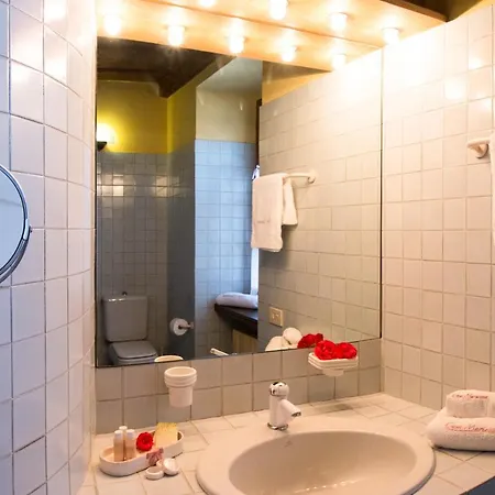 Sleeps 5 With Pool And Wifi Appartamento